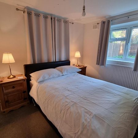 Beautiful Double Room In Acton, West Лондон Екстериор снимка