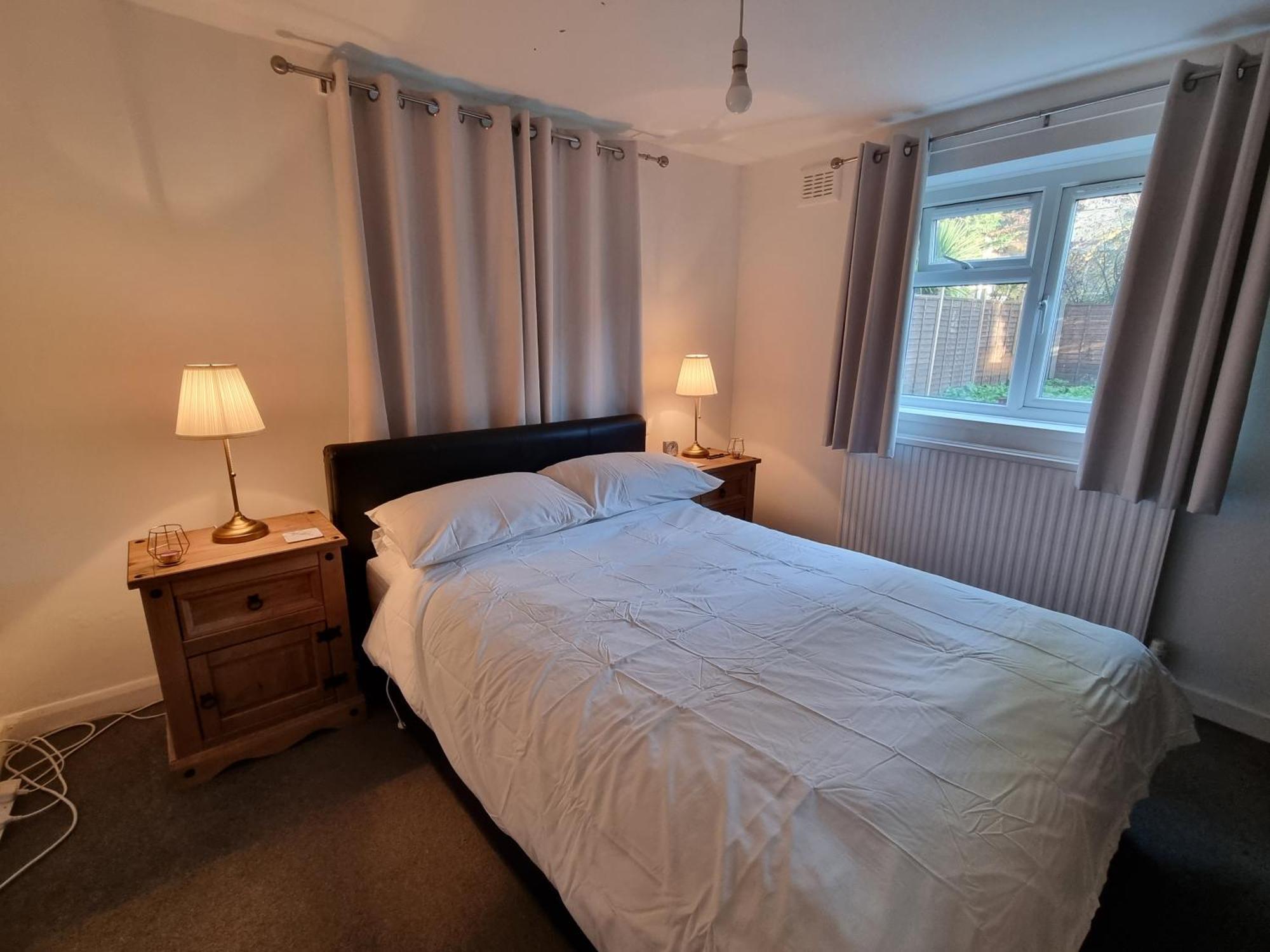 Beautiful Double Room In Acton, West Лондон Екстериор снимка